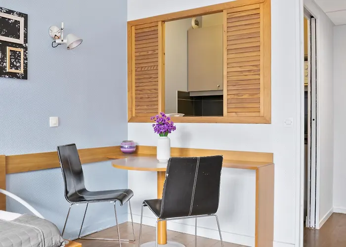 Grand Appartement Avec Balcon - Proche Parc Des Expo - Parking Privee