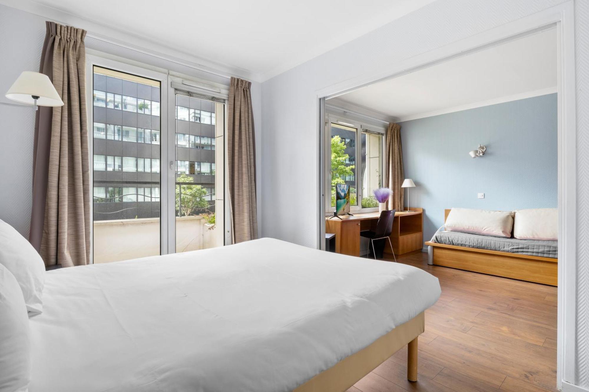 Grand Avec Balcon - Proche Parc Des Expo - Parking Privee Apartment *